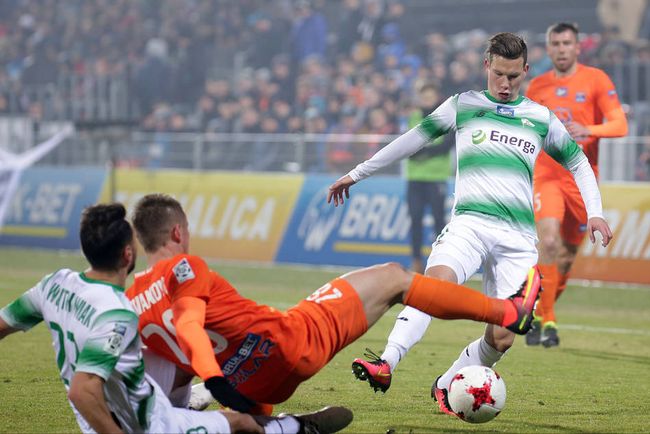 他伸出了橄 他伸出了橄