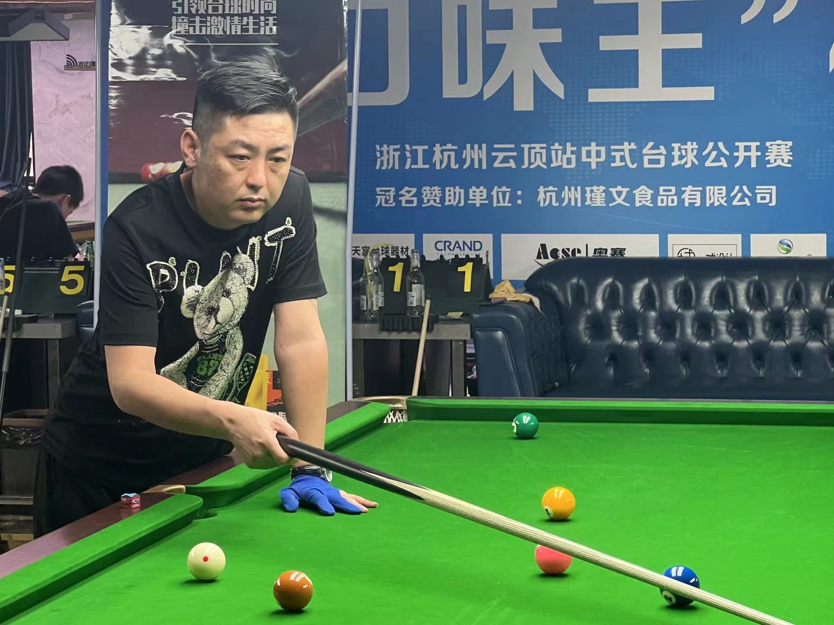 而镜头在静 而镜头在静