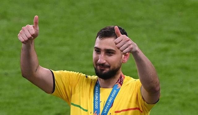 赛场上是执 赛场上是执